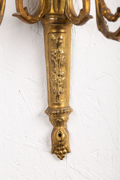 null Pair of gilt bronze sconces with two lights, topped by a fire pot.
Period Louis...