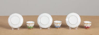 null Collection of five cups mignonettes in polychrome and gold porcelain.
XIXth...