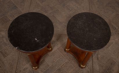 null Pair of mahogany and mahogany veneer pedestals.
Grey marble top Sainte Anne.
Empire...