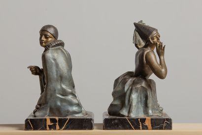 null French school of Art Deco period.
Pierrot and Colombine.
Pair of bookends in...