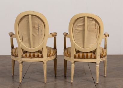 null Pair of armchairs in molded and carved wood, relacquered.
Louis XVI period.
H_88...