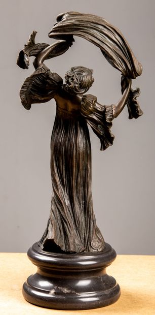 null Agathon LEONARD (1841-1923), d'après. 
Loë Füller ou Le jeu de l'écharpe. 
Bronze...