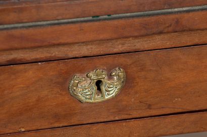 null Small happiness desk in mahogany and mahogany veneer.
Beginning of the XIXth...