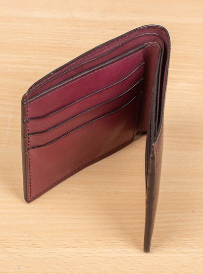 null BERLUTTI. 
Wallet in burgundy calf leather. 
Six slots for credit cards and...