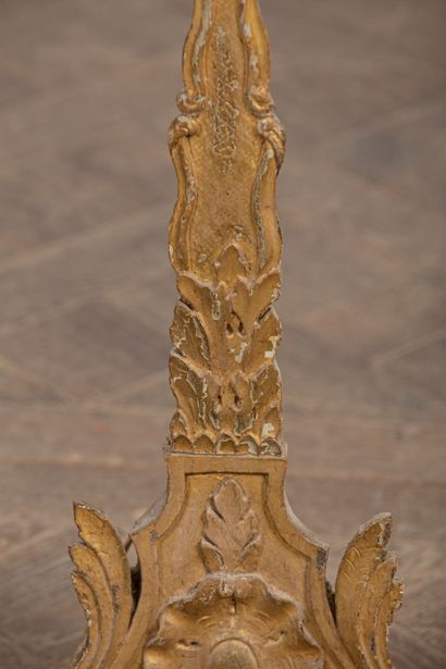 null Pique-cierge en bois sculpté et doré
XVIIIème siècle, monté à l'électricité
H_103...