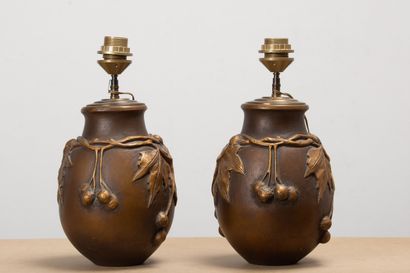 null Henri Laurent DESROUSSEAUX - L'ISLE ADAM.
Pair of terracotta vases with gold...