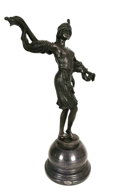 null KERNALAN.
Young oriental dancer with veil
Proof in bronze with brown patina
Signed...