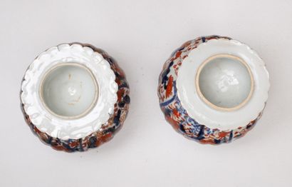 null JAPON.
Paire de vases couverts en porcelaine à décor Imari.
XIXème siècle.
H_22...
