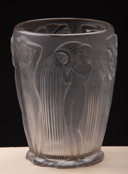 null René LALIQUE. 
Vase model "Danaïdes" out of white glass moulded-pressed satiny.
Numerous...