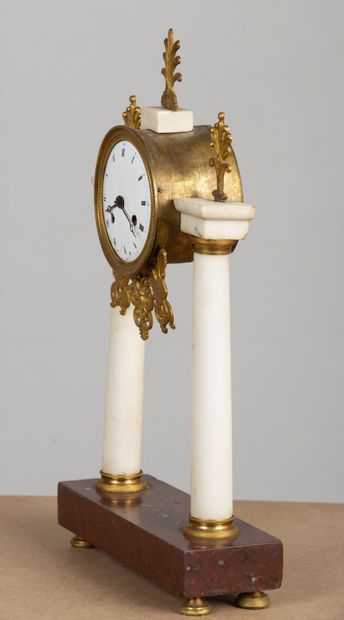 null Portico clock with columns in marble and gilt bronze
Restoration period.
H_41,5...