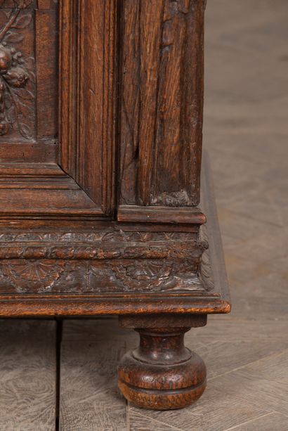 null Chest in molded and richly carved oak.
Most of the elements date from the seventeenth...