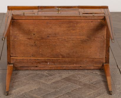 null Dressing table in marquetry of wood veneer.
Louis XVI period.
H_73 cm W_76 cm...