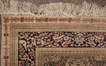 null HEREKE.
Silk carpet with decoration of plants and birds, in an arcature.
H_92,5...