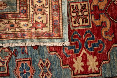 null Wool carpet KAKAKH with blue bottom.
L_116 cm l_83 cm.