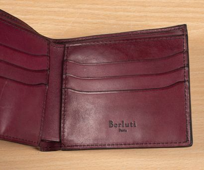 null BERLUTTI. 
Wallet in burgundy calf leather. 
Six slots for credit cards and...