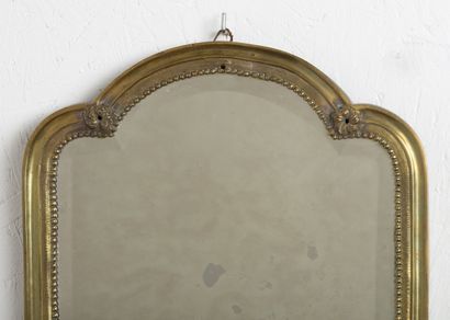 null Miroir à suspendre en bronze de style Louis XVI.
Fin du XIXème siècle.
H_49...