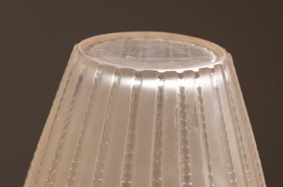 null LALIQUE France.
Vase out of satin-finish pressed molded glass, model "Royat".
Model...
