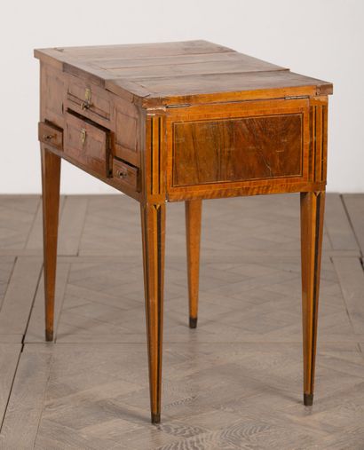 null Dressing table in marquetry of wood veneer.
Louis XVI period.
H_73 cm W_76 cm...