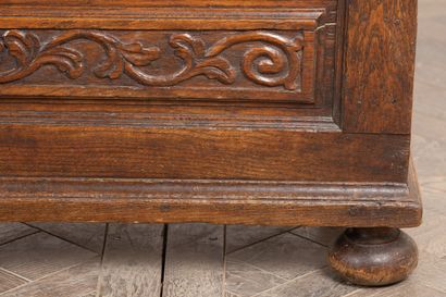 null Bench box in molded and carved oak.
Fire mark IFR.
In the style of the XVIIth...
