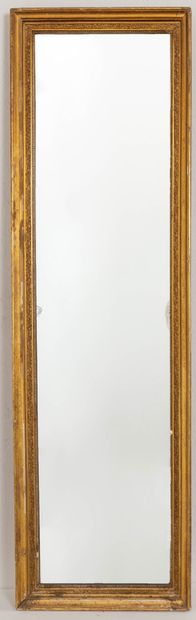Miroir d'entre-deux en bois et stuc doré
Epoque...