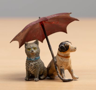 Chien et chat au parapluie.
Sculpture dite...