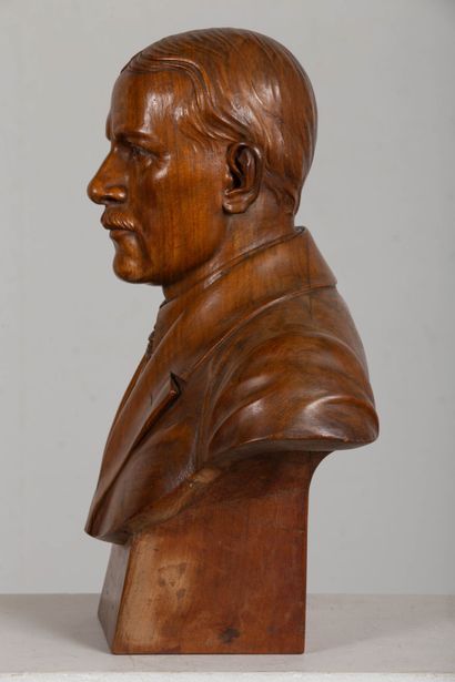 null J. LAMBRECHTS.
Buste de M. Lucien Rosengart, 1918.
Bois sculpté.
Signé sur un...