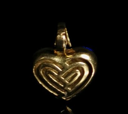 null Pendentif en or jaune émaillé polychrome figurant un coeur serti de diamants.
Poids...