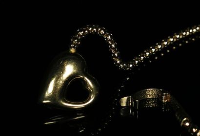 null Collier en or jaune orné d'un pendentif figurant un coeur.
L_44 cm.
14.56 grammes,...