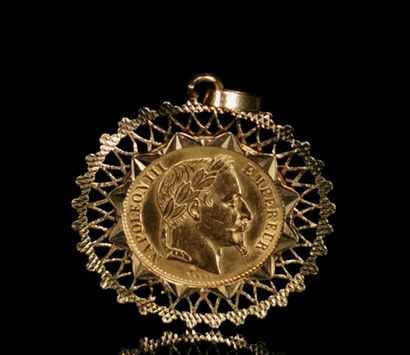 null Médaillon monté en pendentif en or jaune orné d'une pièce de 20 francs or au...