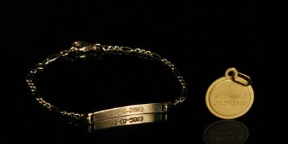 null Réunion d'objets en or jaune comprenant un bracelet gravé Louise et une médaille...