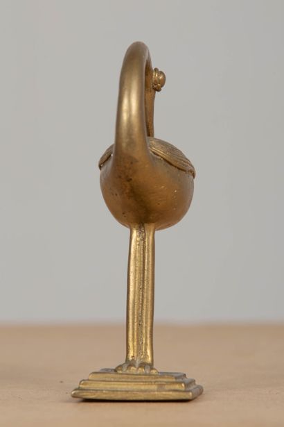 null Oiseau échassier en bronze doré, le cou recourbé.
H_11 cm