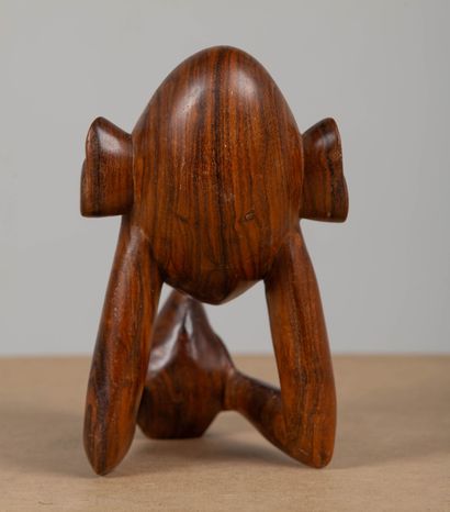 null ILES SALOMON.
Figure Musumusu en bois figurant une tête à deux bras tenant une...