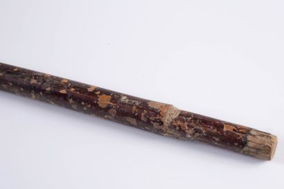 null CHINA.
Wood and red lacquer cane, the knob carved with a dragon head.
L_92,5...