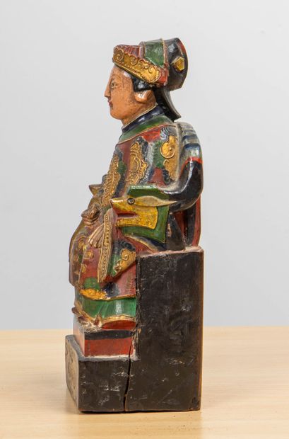 null CHINA
Carved and stuccoed wooden mandarin, polychrome
Second half of the 19th...