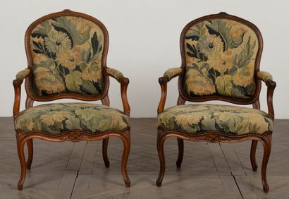 null Suite of four Queen-size beechwood armchairs, molded and carved with flowers.
Each...