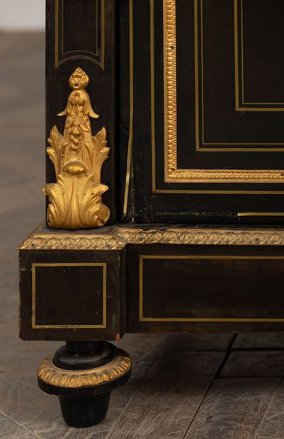 null Large blackened wood and gilded bronze bookcase. 
It opens on two doors with...