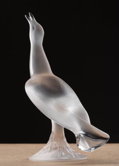 null LALIQUE France.
Bird in pressed molded glass, partially frosted.
Signed at the...
