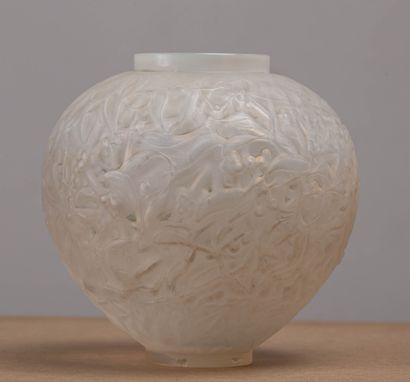 null R LALIQUE FRANCE.
Mistletoe vase in satin-finish pressed white glass.
Signed...