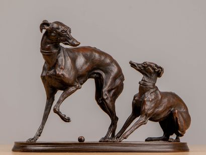  Pierre-Jules MENE (1810-1879).
Levrettes à la balle.
Sculpture en bronze à patine... Gazette Drouot
