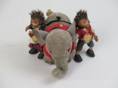 STEIFF 
Lot comprenant un éléphant en peluche et deux figurines Micki et Mecki.
H_9...