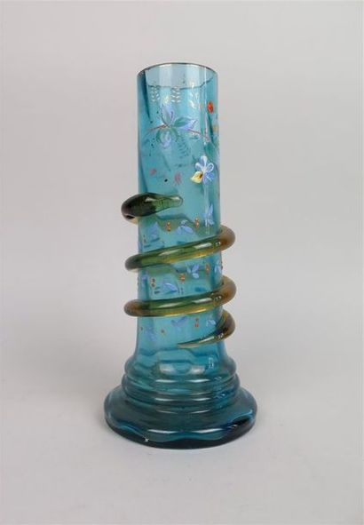 null Auguste JEAN (1830-1890) (attribué à) Vase en verre émaillé bleu enroulé d'un...