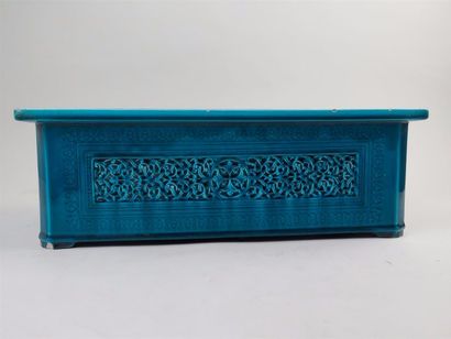 CERAMIQUE Théodore DECK (1823-1891) Jardinière en céramique émaillée bleu à décor...