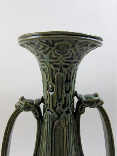 CERAMIQUE Théodore DECK, dans le genre de Vase à deux anses en céramique émaillée...
