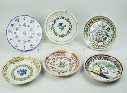 null NEVERS.

Ensemble de six assiettes en faience du XIXème siècle à décor floral...
