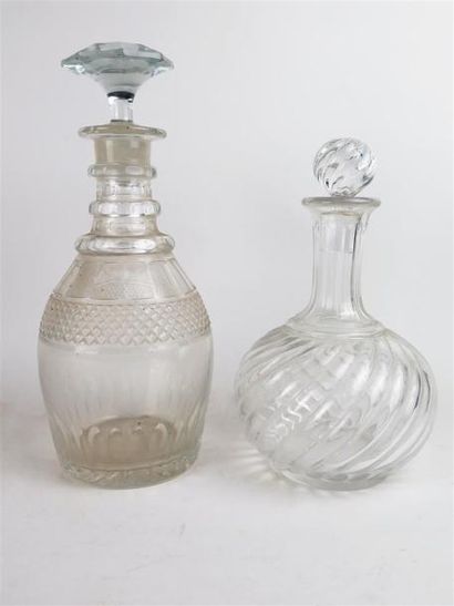 null BACCARAT

Deux carafes en cristal 

XIXème siècle

H_26 cm et H_21 cm 

Petits...