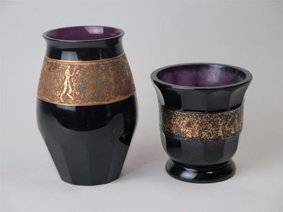 null MOSER

Deux vases à frise or sur fond violet, vers 1925

H_12 cms et 17,5 c...
