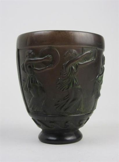 null Georges de FEURE (1868-1943).

Vase en verre violine à décor d'athéniennes.

Haut_13,7...
