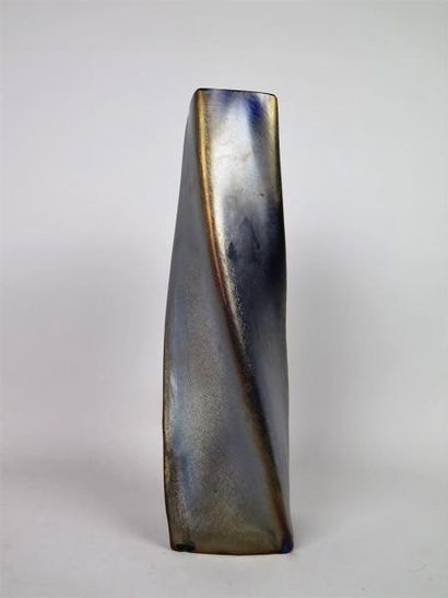 null LOETZ (attribué à)

Vase en verre irisé de forme libre

Vers 1900

H_29.7 cm...