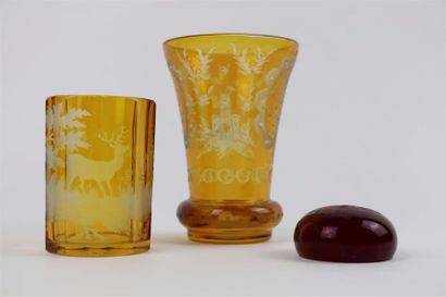 null BOHEME.

Ensemble de trois pièces en cristal comprenant un vase orné de rocaille,...