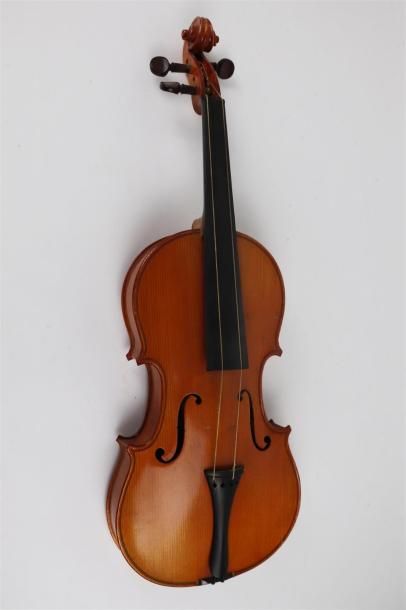 null Violon copie de Stradivarius et étiquette AS, Mirecourt, début du XXème siècle.

L_35...